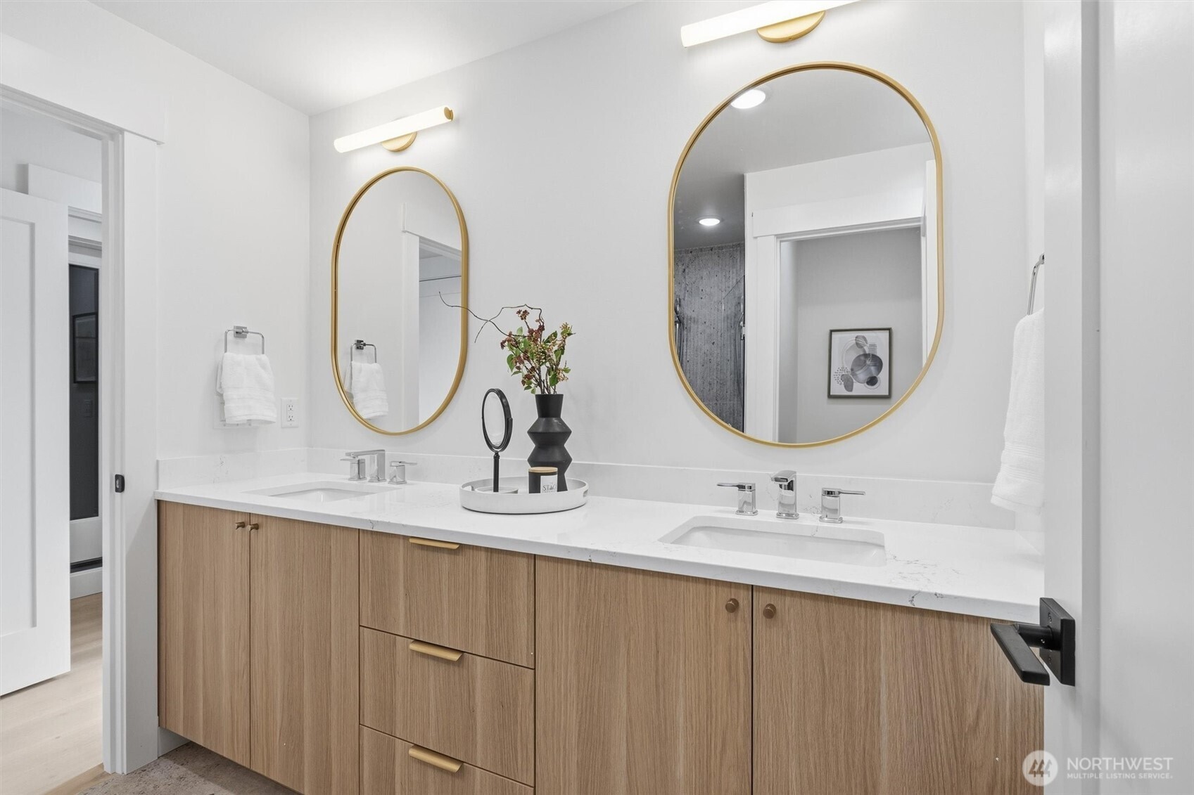 2018 Fairview Avenue East, Unit B Seattle, WA 98102 - Photo 17 of 33