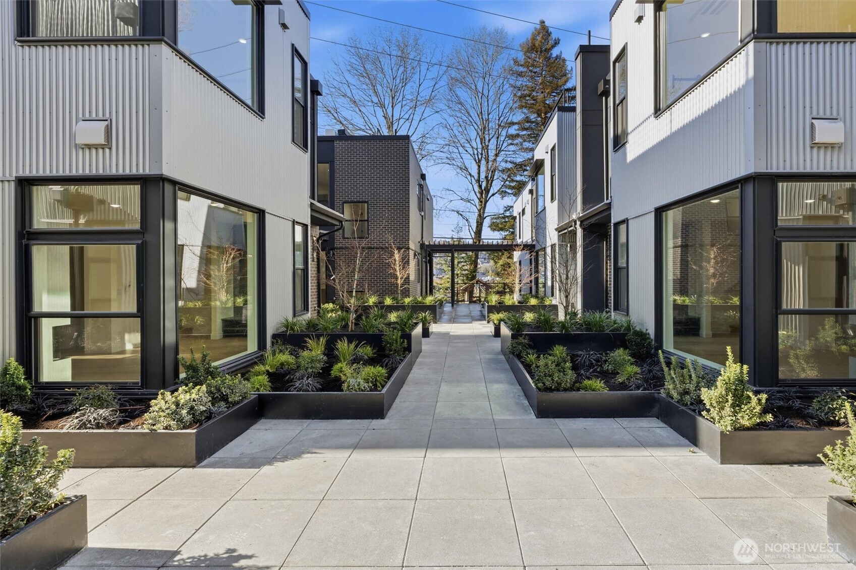 2018 Fairview Avenue East, Unit B Seattle, WA 98102 - Photo 2 of 33