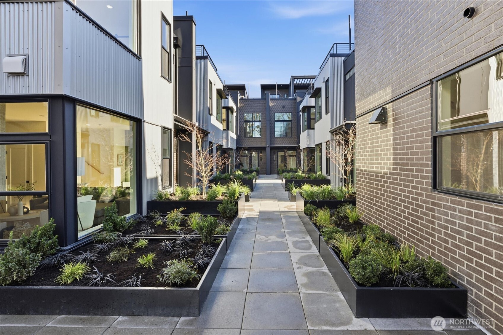 2018 Fairview Avenue East, Unit B Seattle, WA 98102 - Photo 3 of 33