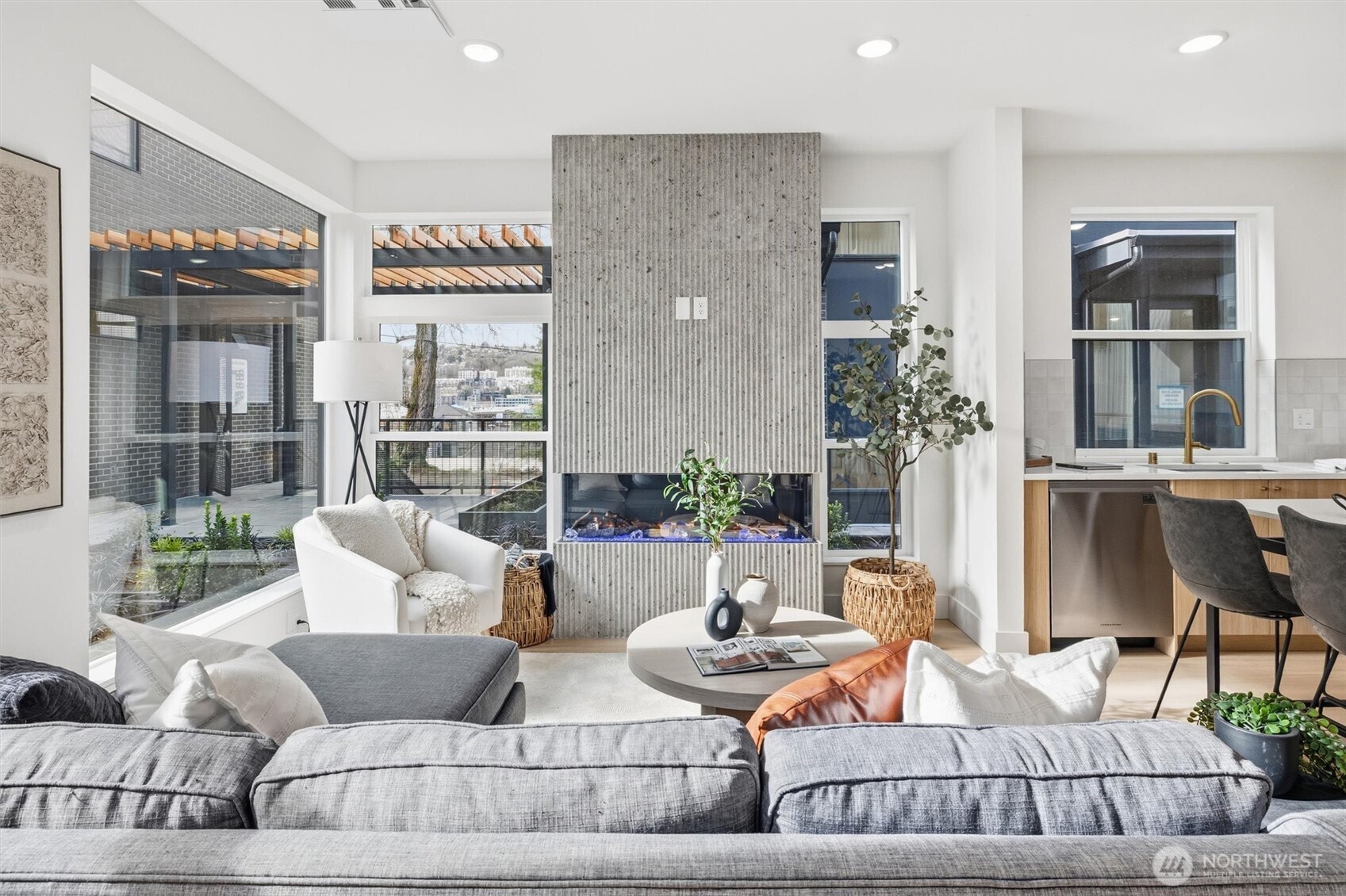 2018 Fairview Avenue East, Unit B Seattle, WA 98102 - Photo 5 of 33