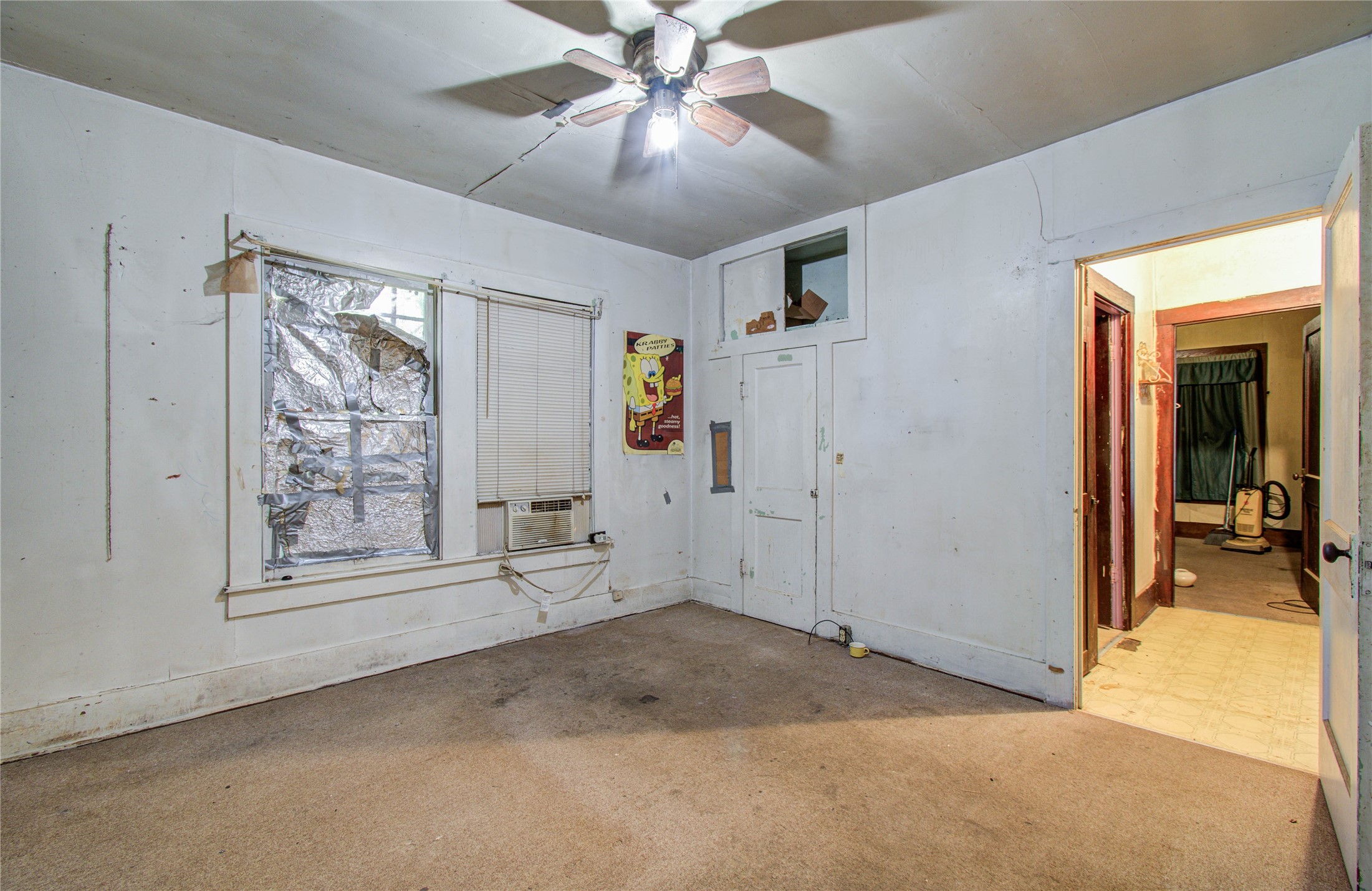 1003 Prairie Street Columbus, TX 78934 - Photo 11 of 29 a view of livingroom with window and ceiling fan