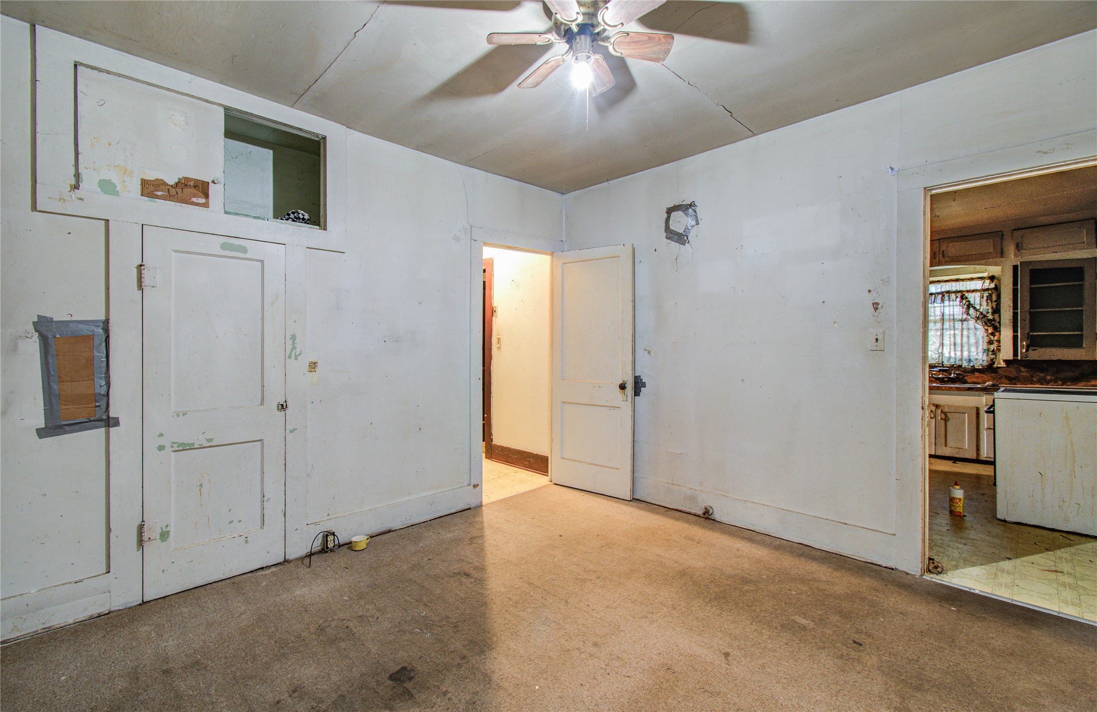 1003 Prairie Street Columbus, TX 78934 - Photo 12 of 29 a view of a livingroom with a kitchen