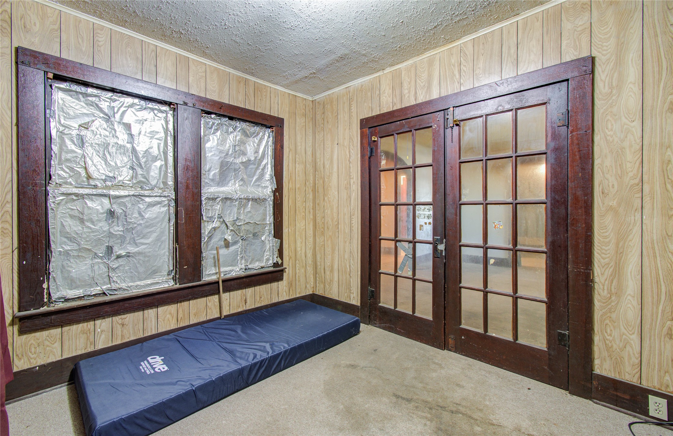 1003 Prairie Street Columbus, TX 78934 - Photo 16 of 29 a view of an empty room with a window