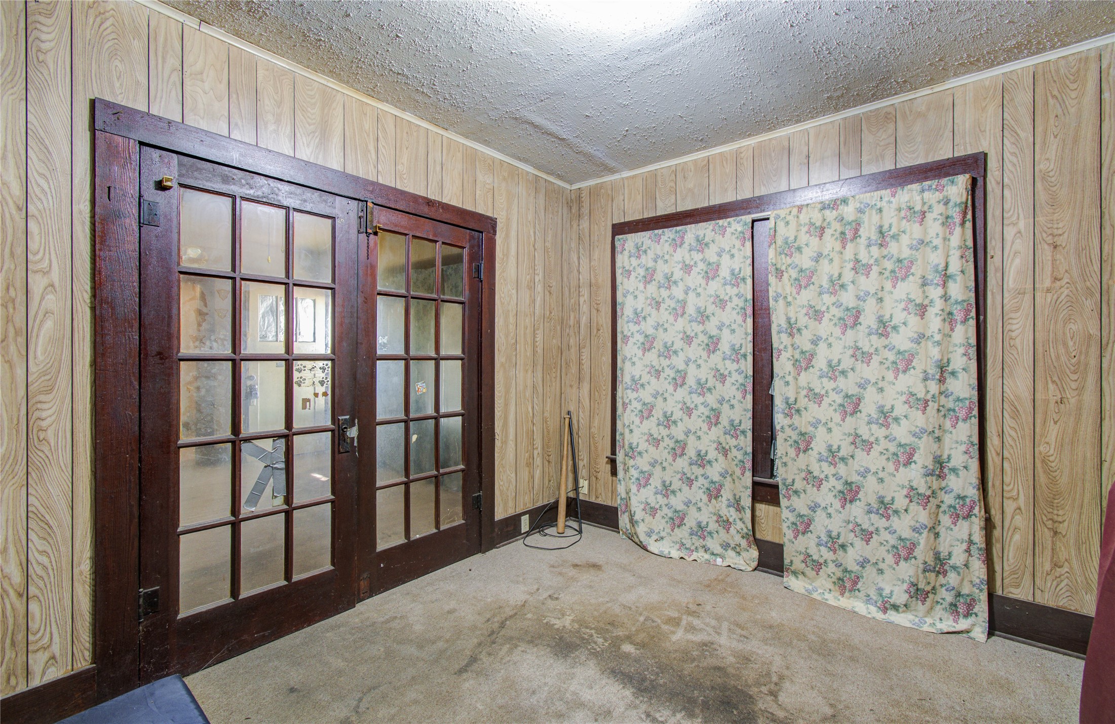 1003 Prairie Street Columbus, TX 78934 - Photo 18 of 29 a view of entryway with stairs