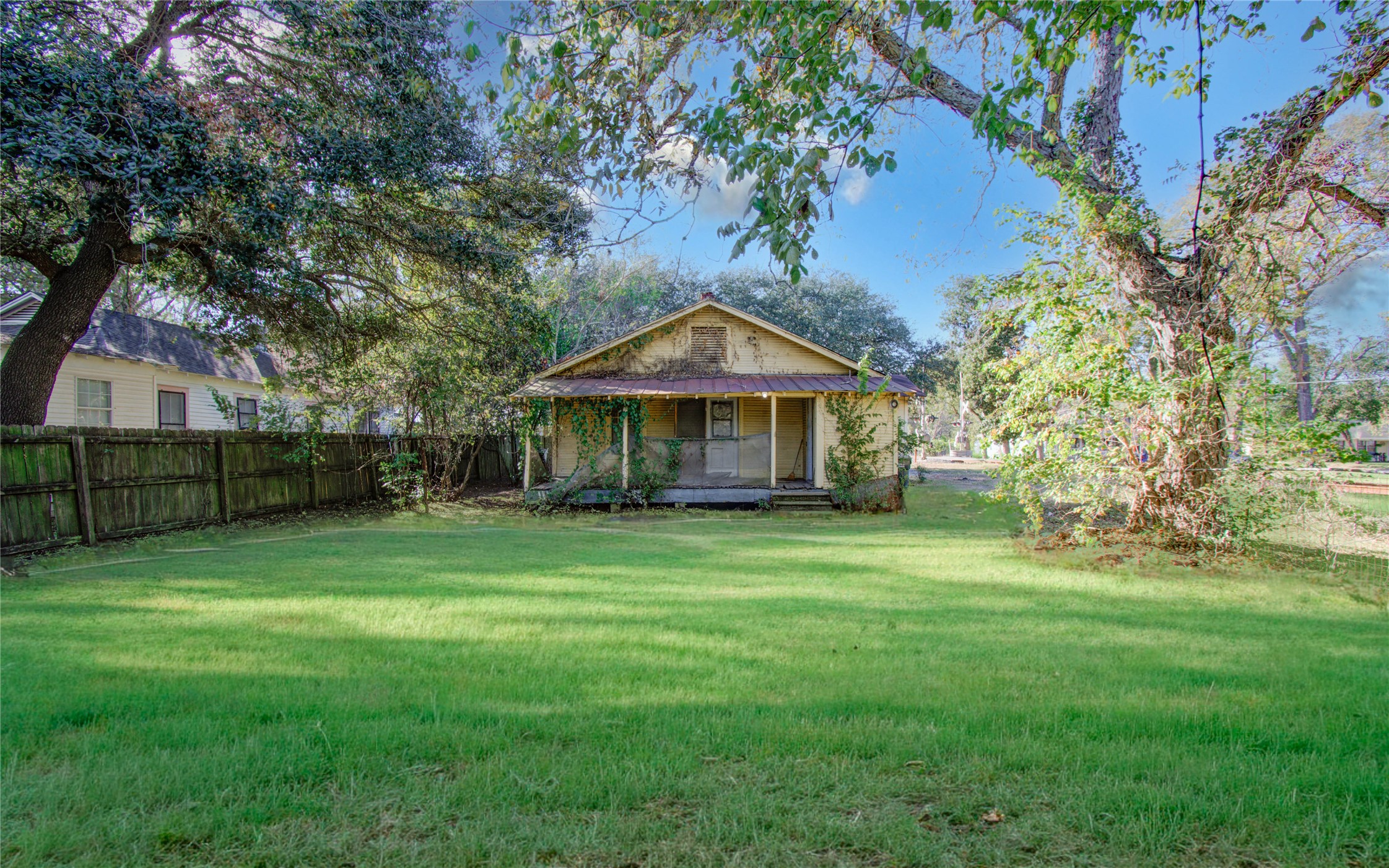 1003 Prairie Street Columbus, TX 78934 - Photo 24 of 29 a front view of a house with a garden