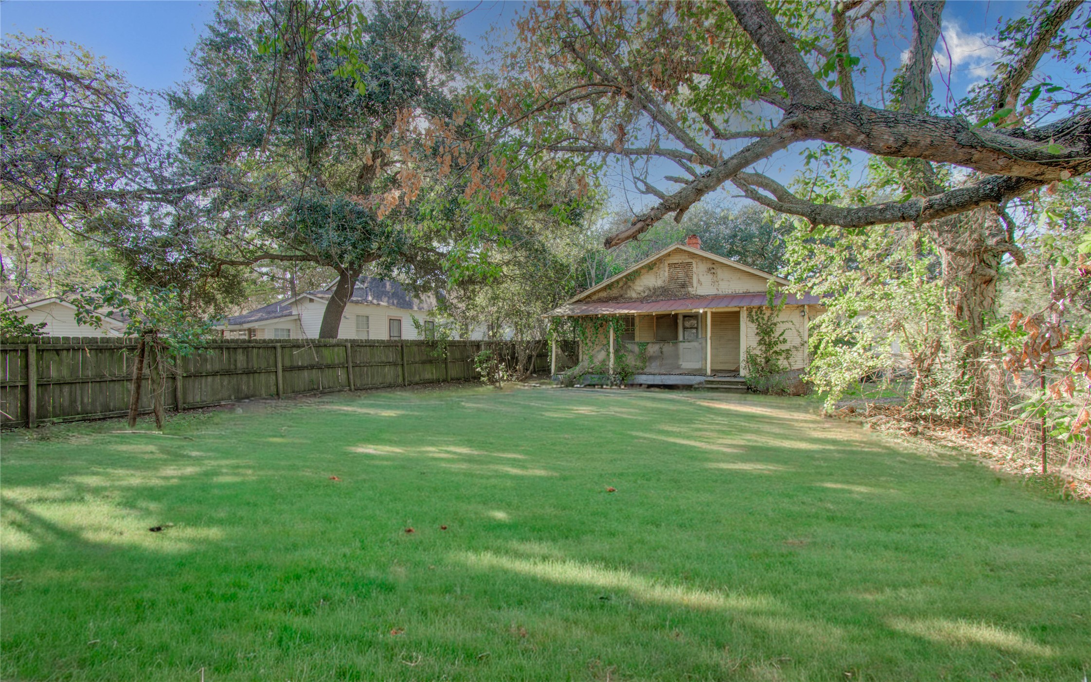 1003 Prairie Street Columbus, TX 78934 - Photo 25 of 29 a front view of a house with a garden