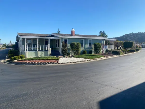 a view of front a house with a yard