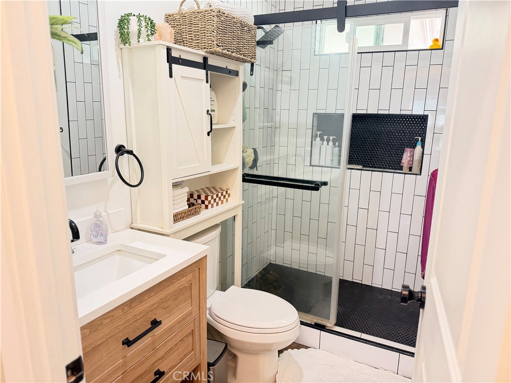 3701 Fillmore Street, Unit 10 Riverside, CA 92505 - Photo 21 of 38 Guest Bathroom
