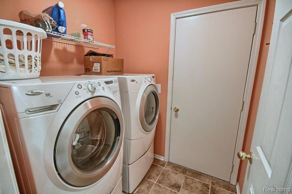 26835 Antique Road Trenton, MI 48183 - Photo 12 of 29 Laundry Room.jpg