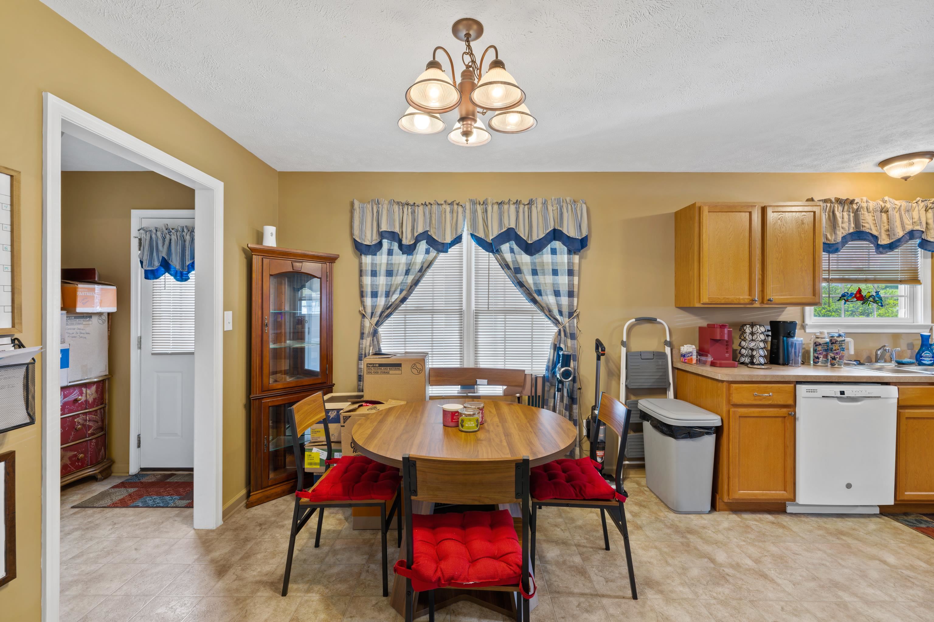 1008 Middlebrook Avenue Staunton, VA 24401 - Photo 13 of 62 Gallery Image 13
