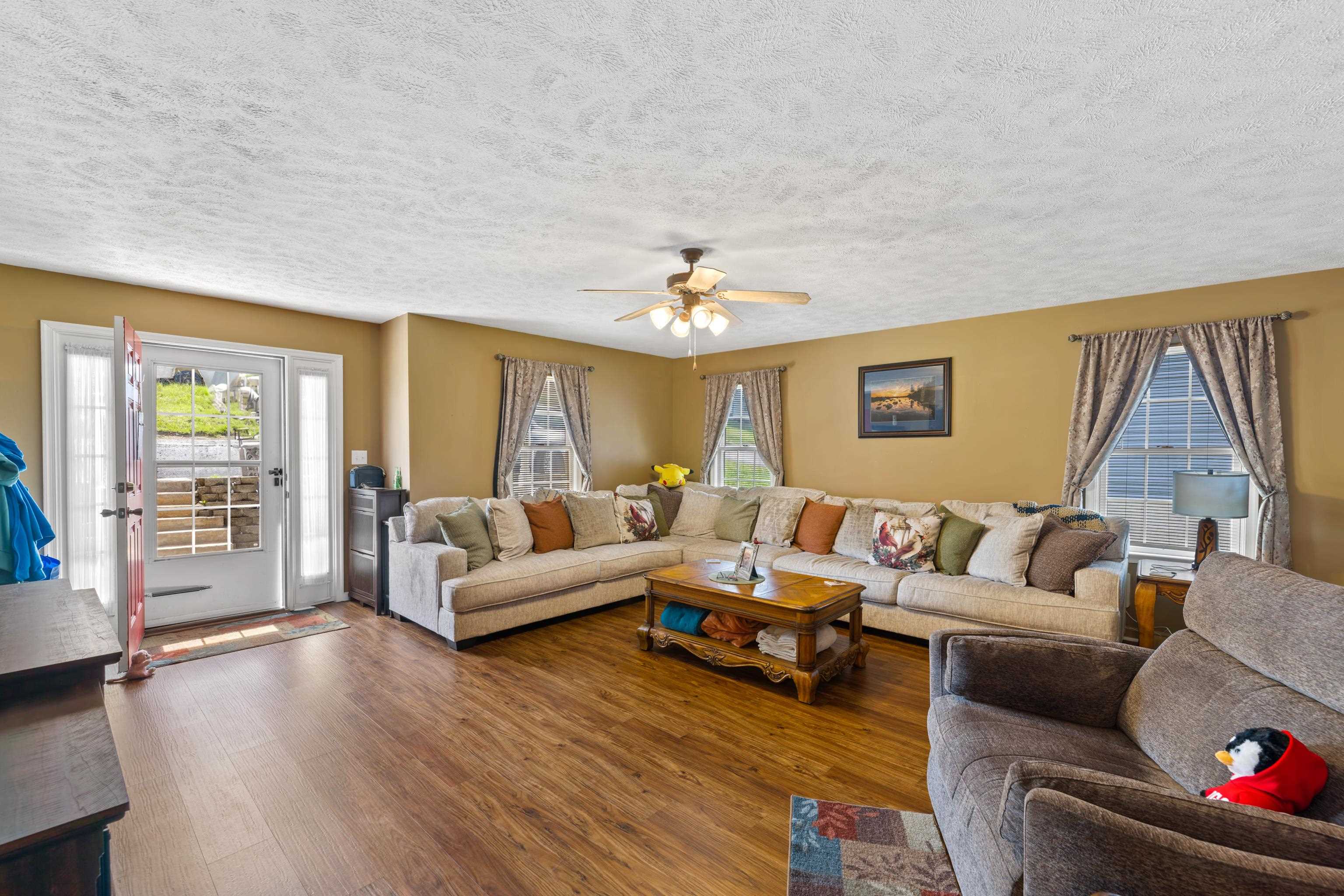1008 Middlebrook Avenue Staunton, VA 24401 - Photo 8 of 62 Gallery Image 8
