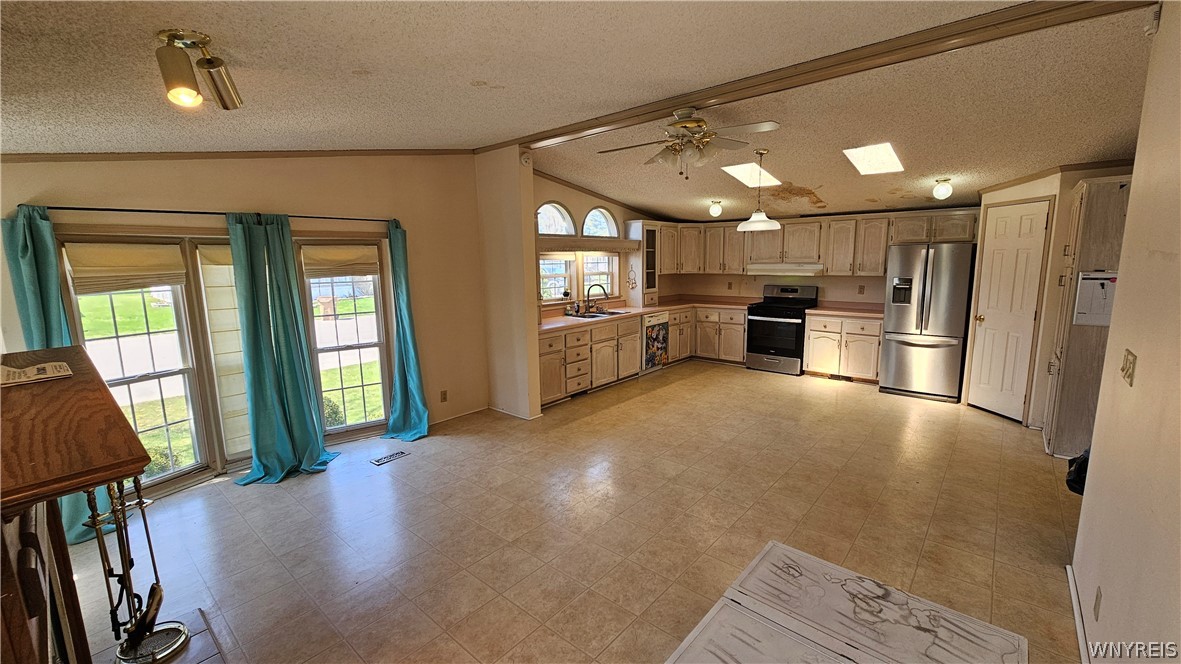 20 Calla Way Cheektowaga, NY 14043 - Photo 12 of 31 Eat-in kitchen