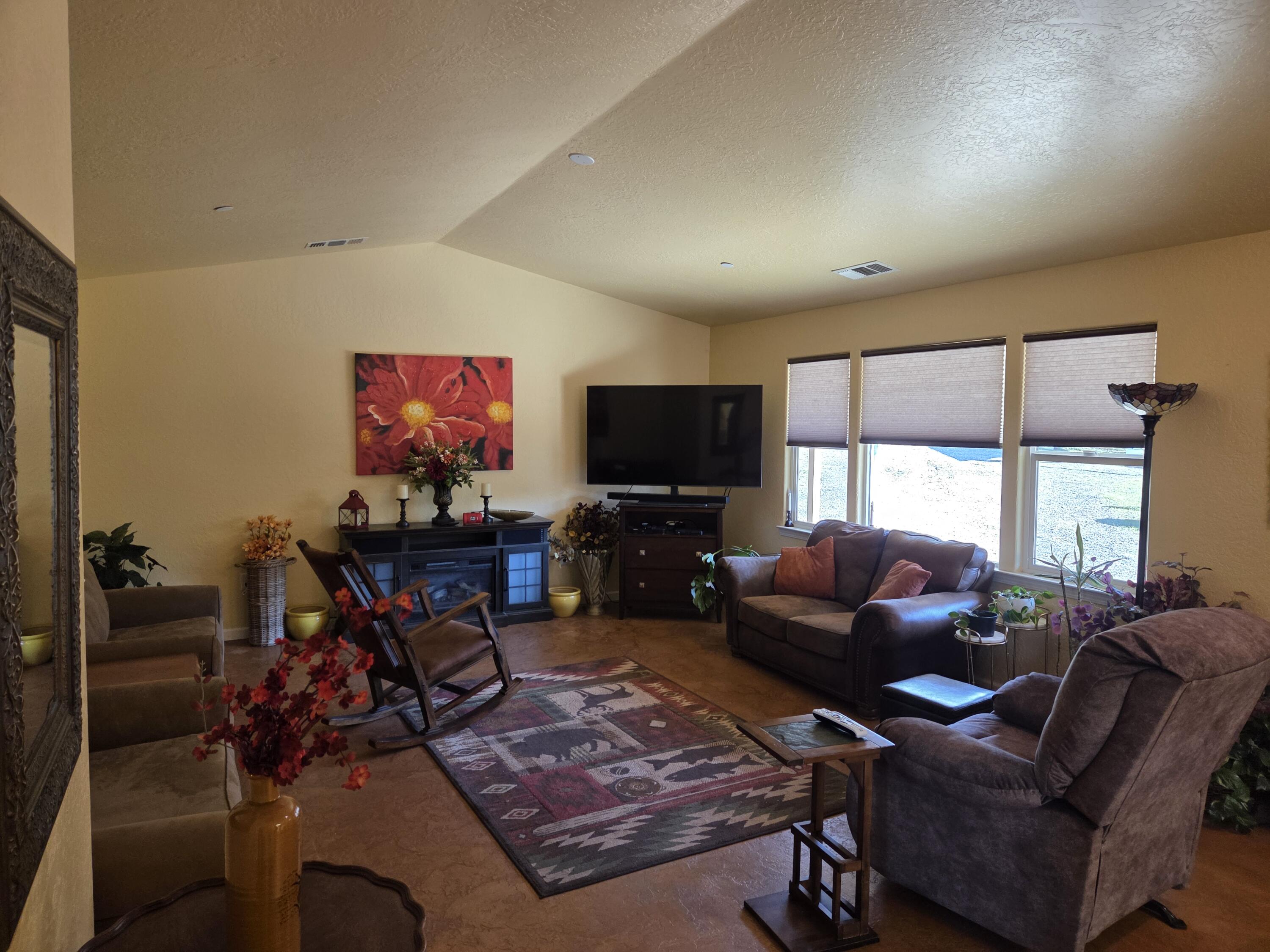 6612 Black Butte Road Shingletown, CA 96088 - Photo 14 of 35 LIVING ROOM V2