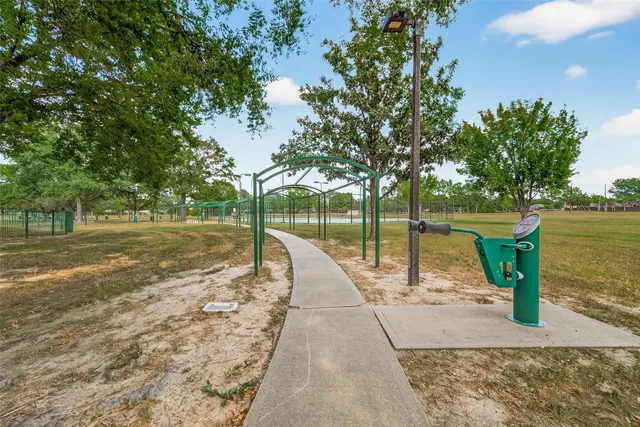 a view of a tennis court
