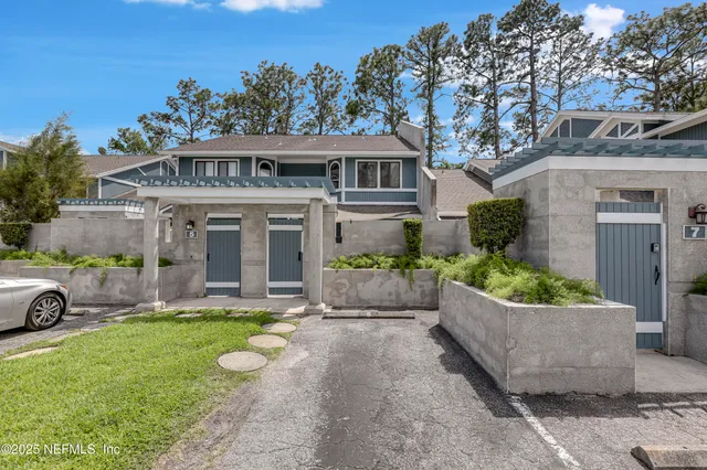 $150,000 | 8118 Baymeadows Circle East, Unit 6, Jacksonville, FL 32256