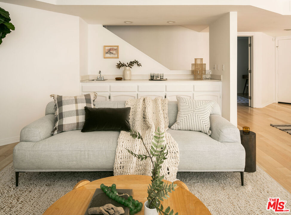 1014 9th Street, Unit 4 Santa Monica, CA 90403 - Photo 17 of 38 a living room with furniture and a couch