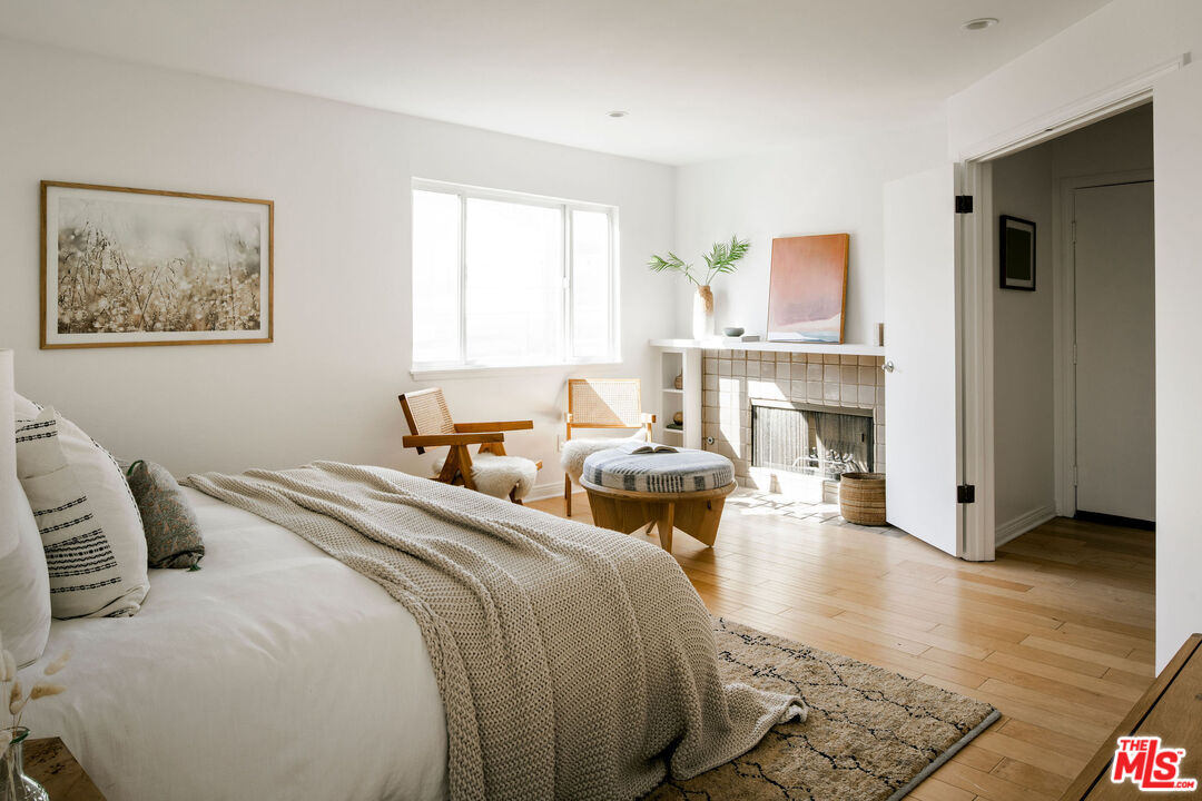 1014 9th Street, Unit 4 Santa Monica, CA 90403 - Photo 20 of 38 a bedroom with a bed and wooden floor