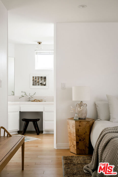1014 9th Street, Unit 4 Santa Monica, CA 90403 - Photo 22 of 38 a bedroom with a bed and a desk