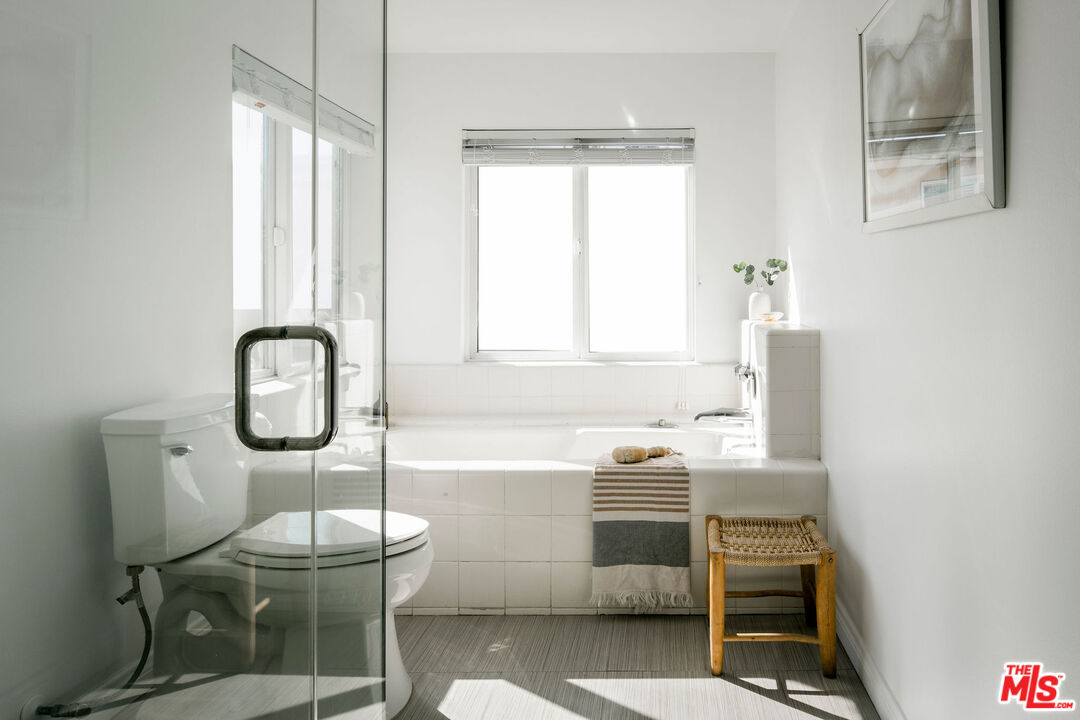 1014 9th Street, Unit 4 Santa Monica, CA 90403 - Photo 24 of 38 a bathroom with a sink a toilet and a bathtub