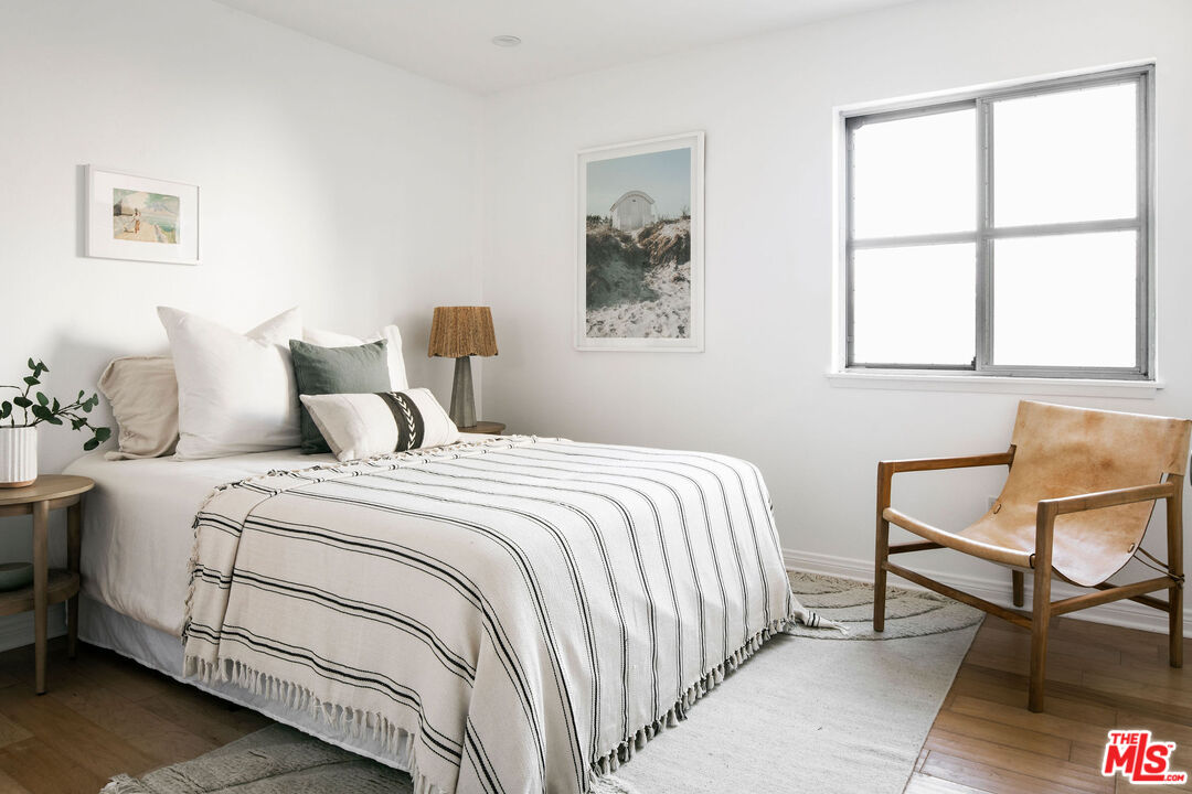 1014 9th Street, Unit 4 Santa Monica, CA 90403 - Photo 26 of 38 a bedroom with a bed and chair