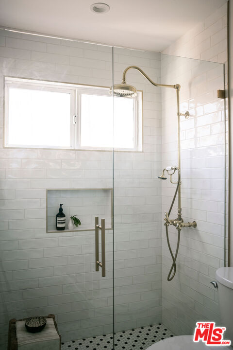 1014 9th Street, Unit 4 Santa Monica, CA 90403 - Photo 30 of 38 a bathroom with a shower