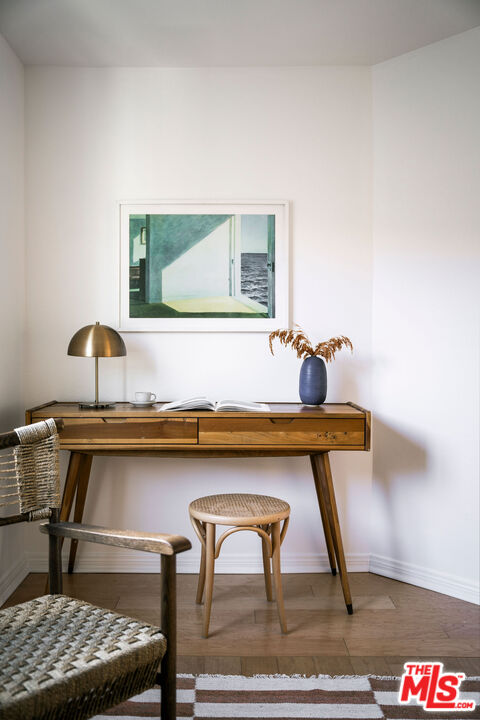 1014 9th Street, Unit 4 Santa Monica, CA 90403 - Photo 32 of 38 a view of entryway with table and chair