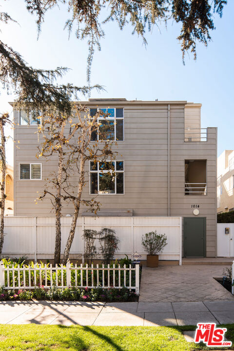 1014 9th Street, Unit 4 Santa Monica, CA 90403 - Photo 37 of 38 a view of a house with a swimming pool