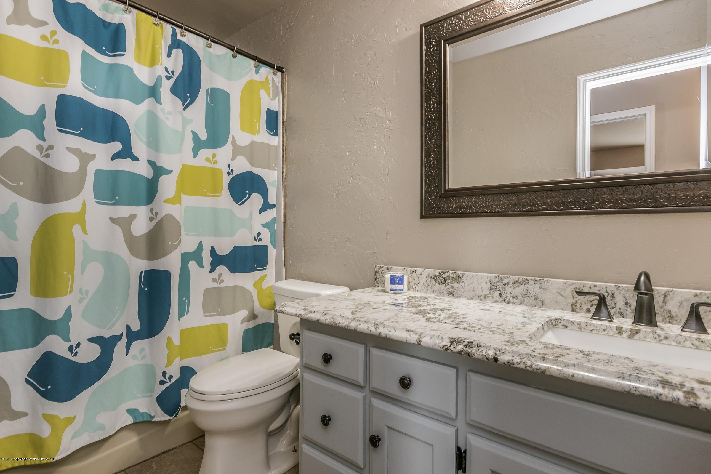 6710 Drexel Road Amarillo, TX 79109 - Photo 14 of 18 014_Hall Bathroom
