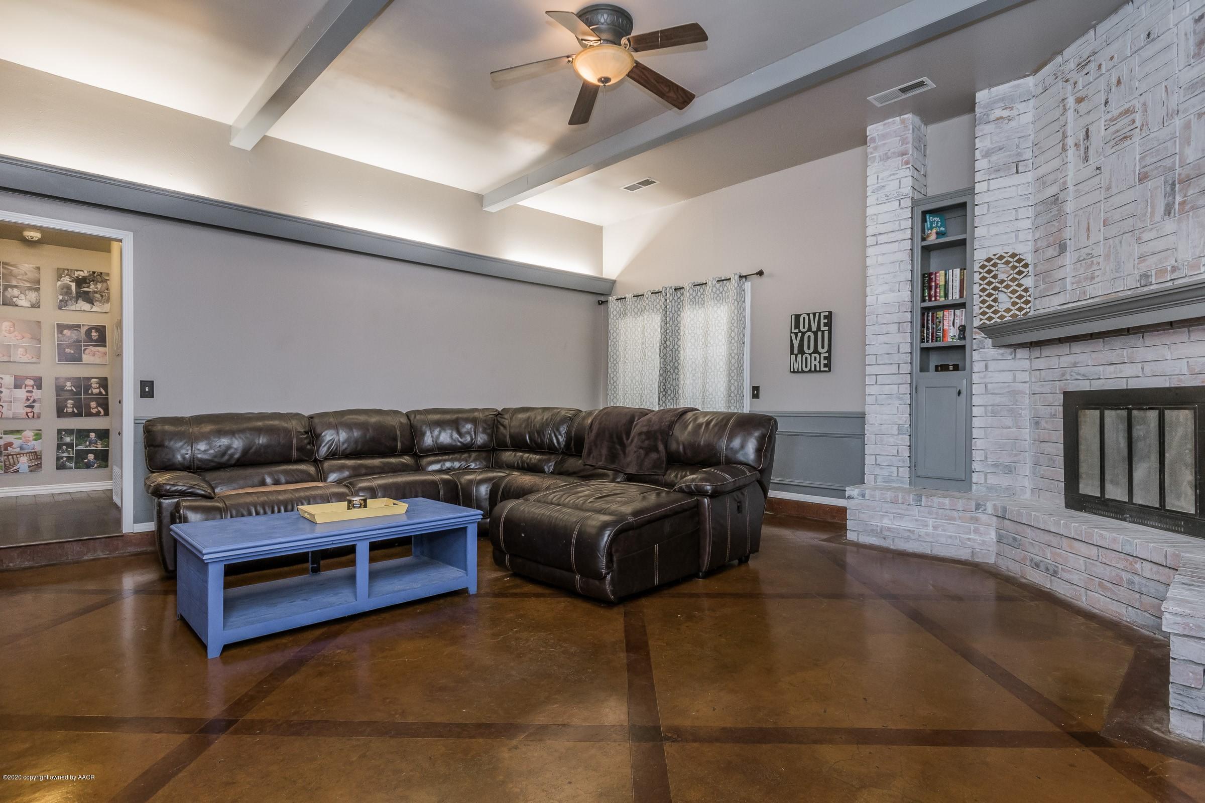 6710 Drexel Road Amarillo, TX 79109 - Photo 3 of 18 003_Living Room