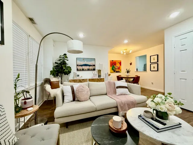 $2,400 | 267 Gates Avenue, Unit 1, Jersey City, NJ 07305