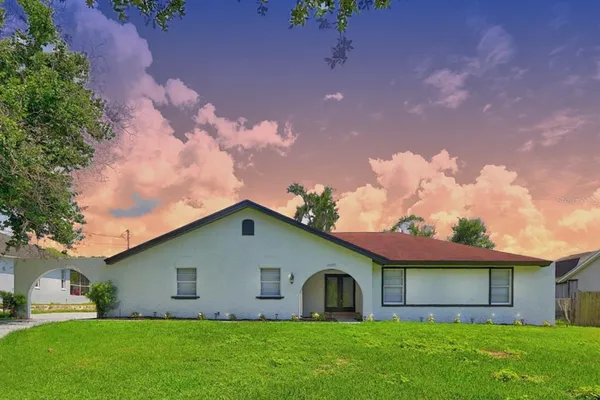 $399,900 | 13007 Sydney Road, Dover, FL 33527