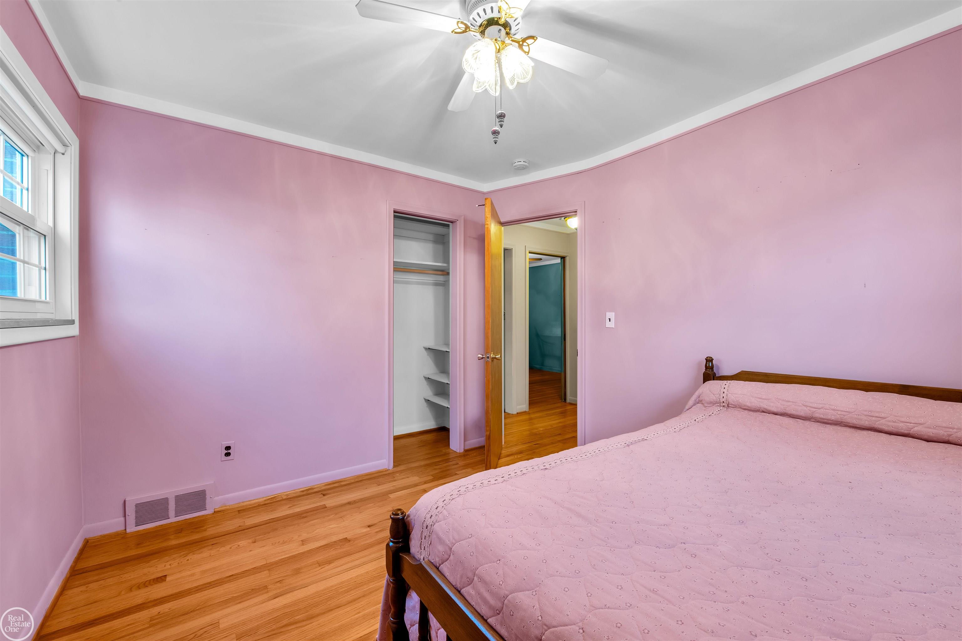 2079 Hampton Road Grosse Pointe, MI 48236 - Photo 15 of 39 50127742-14.JPG
