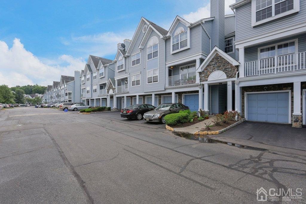 247 Prestwick Way Edison, NJ 08820 - Photo 2 of 32 Gallery Image 2
