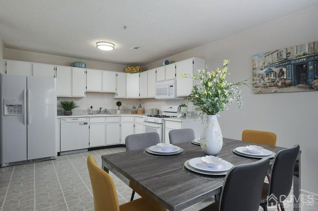 247 Prestwick Way Edison, NJ 08820 - Photo 13 of 32 Gallery Image 13