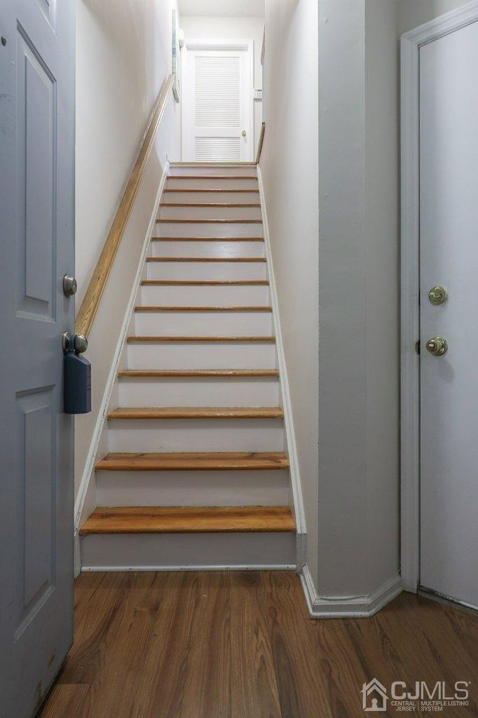 247 Prestwick Way Edison, NJ 08820 - Photo 3 of 32 Gallery Image 3