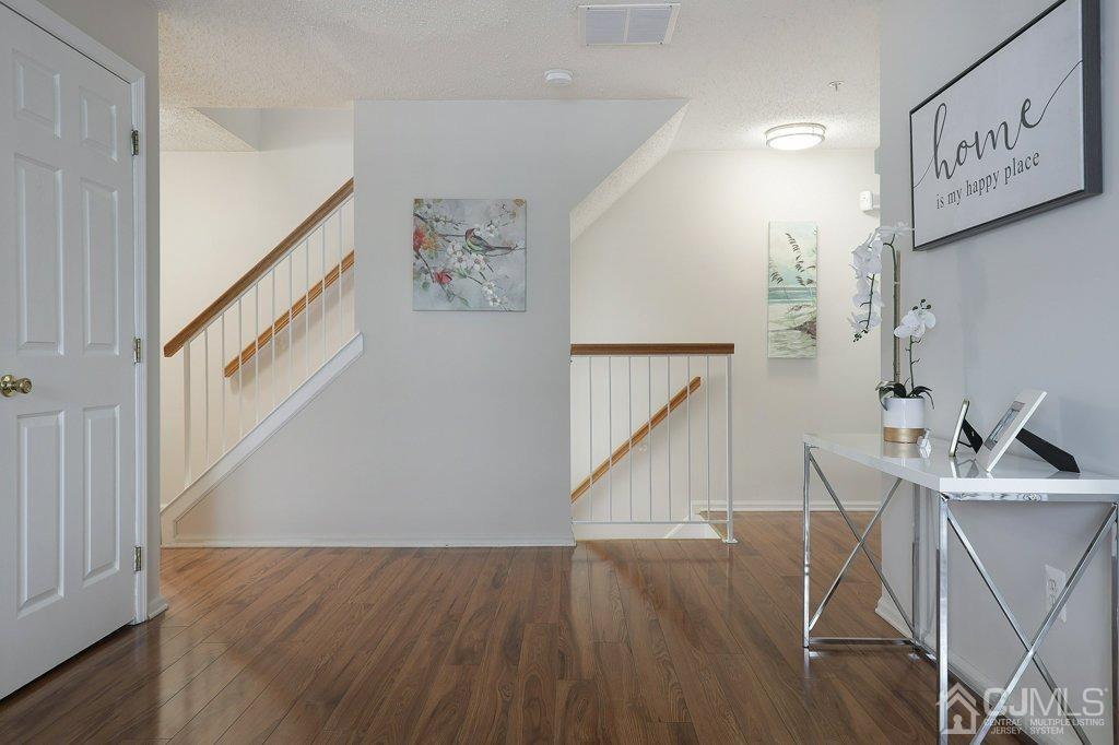 247 Prestwick Way Edison, NJ 08820 - Photo 4 of 32 Gallery Image 4