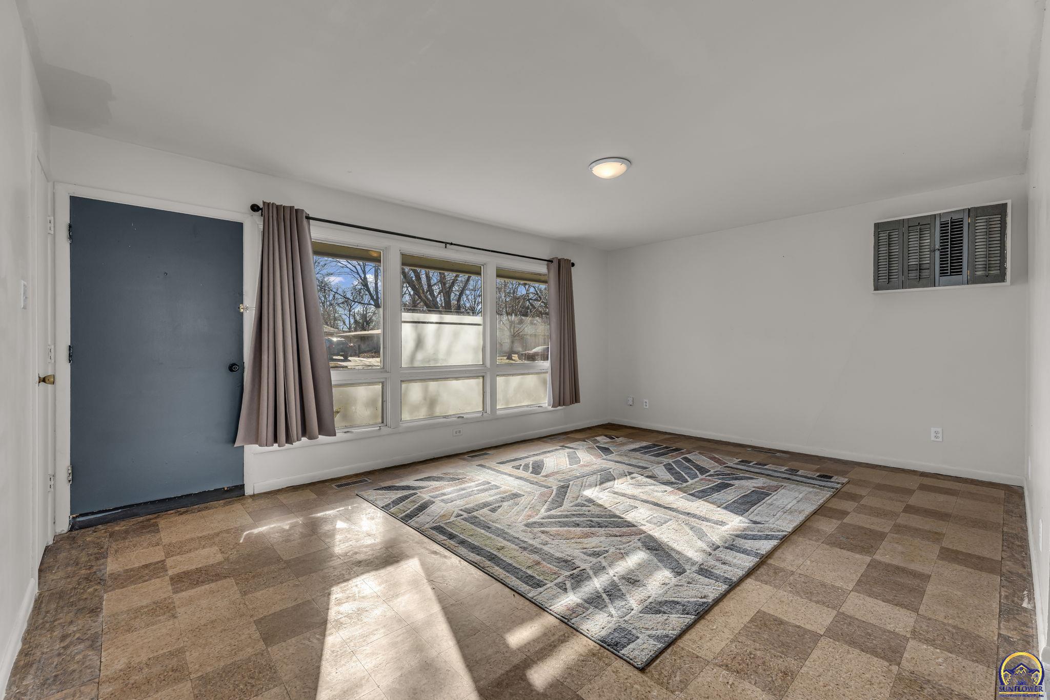 5512 Southwest 18th Terrace Topeka, KS 66604 - Photo 11 of 29