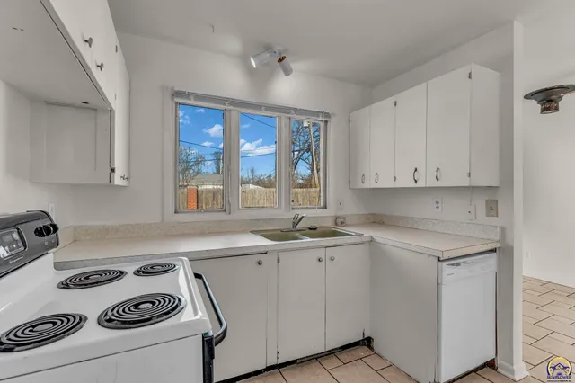 $159,000 | 5512 Southwest 18th Terrace, Topeka, KS 66604