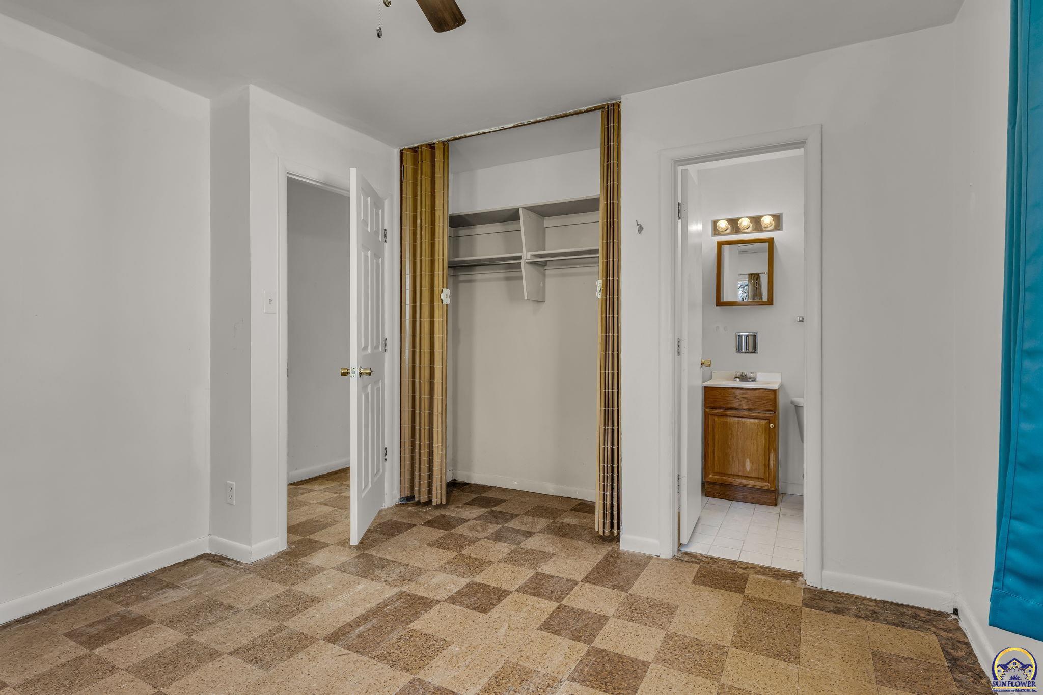 5512 Southwest 18th Terrace Topeka, KS 66604 - Photo 19 of 29