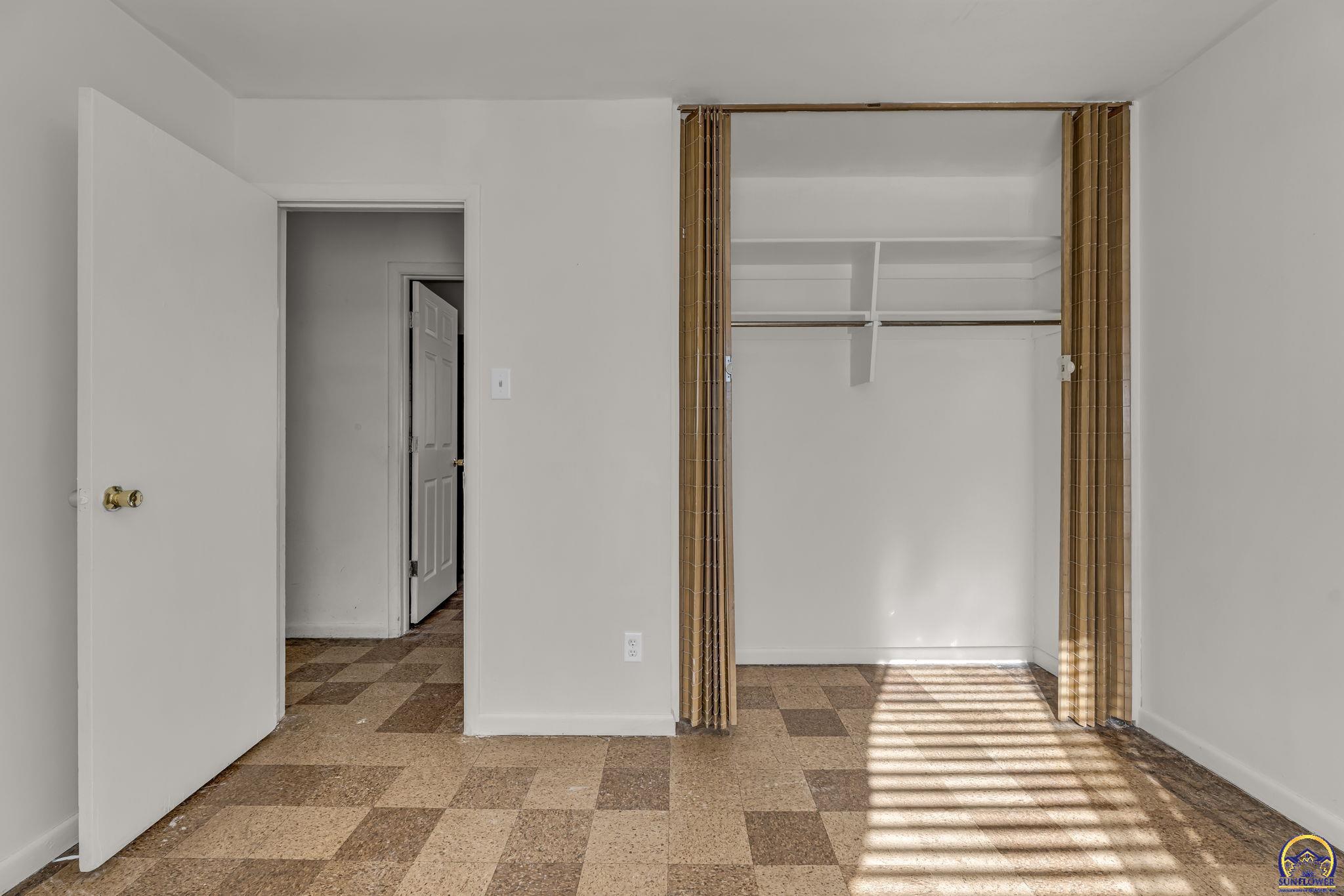 5512 Southwest 18th Terrace Topeka, KS 66604 - Photo 23 of 29