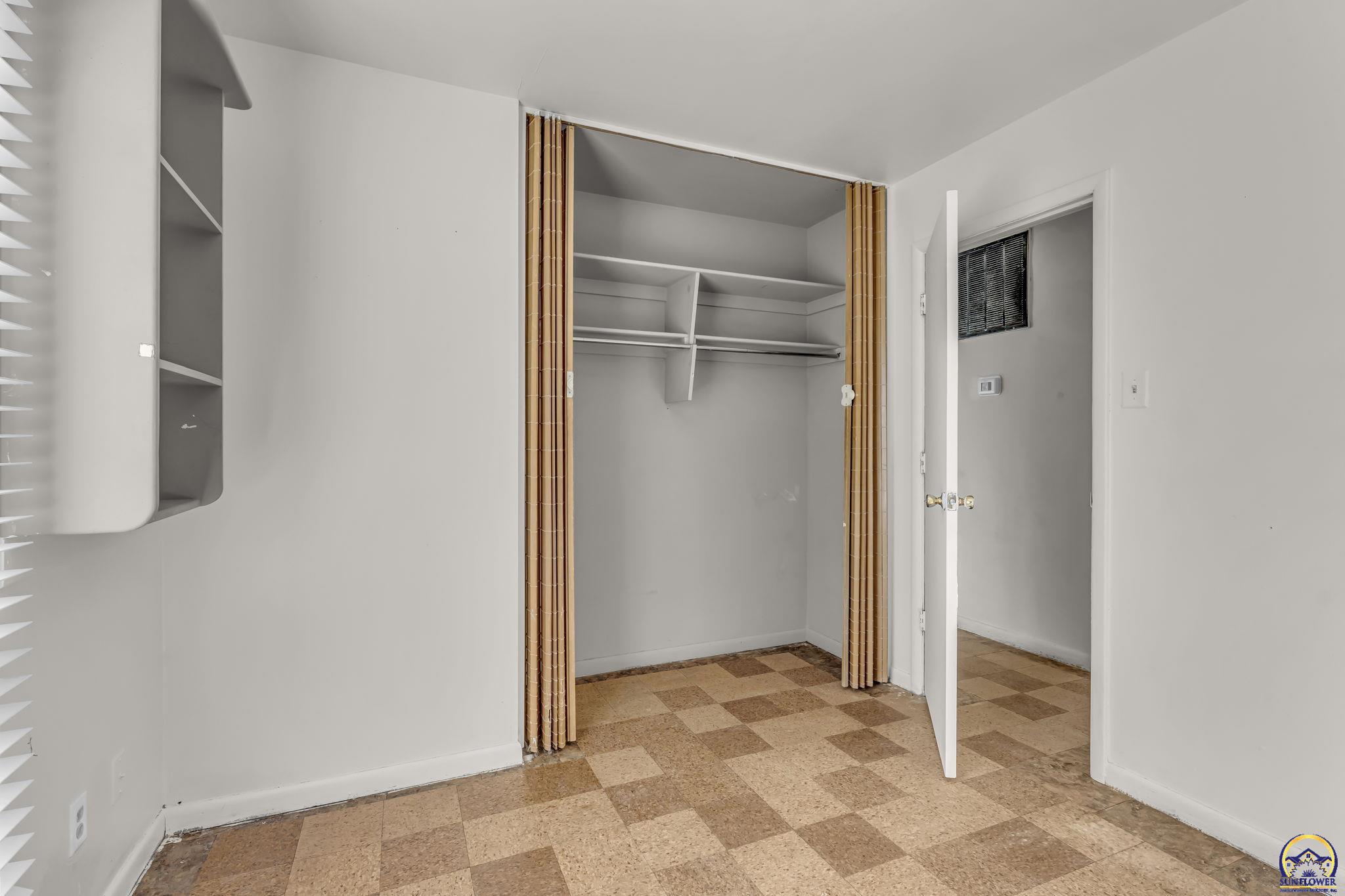 5512 Southwest 18th Terrace Topeka, KS 66604 - Photo 24 of 29