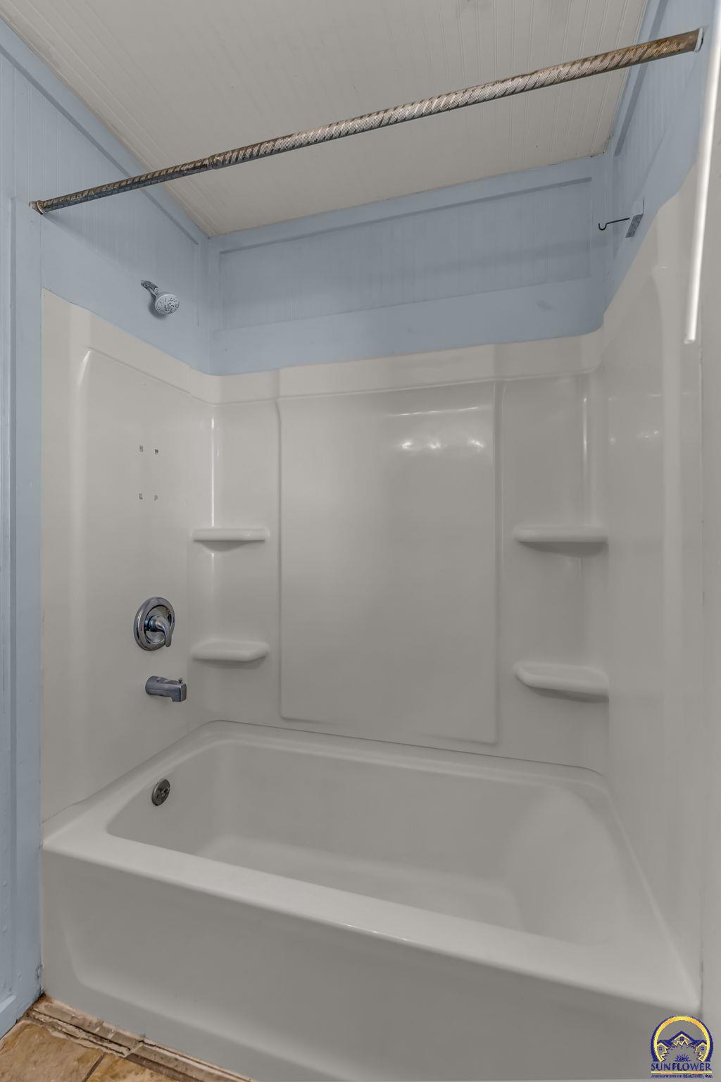 5512 Southwest 18th Terrace Topeka, KS 66604 - Photo 26 of 29