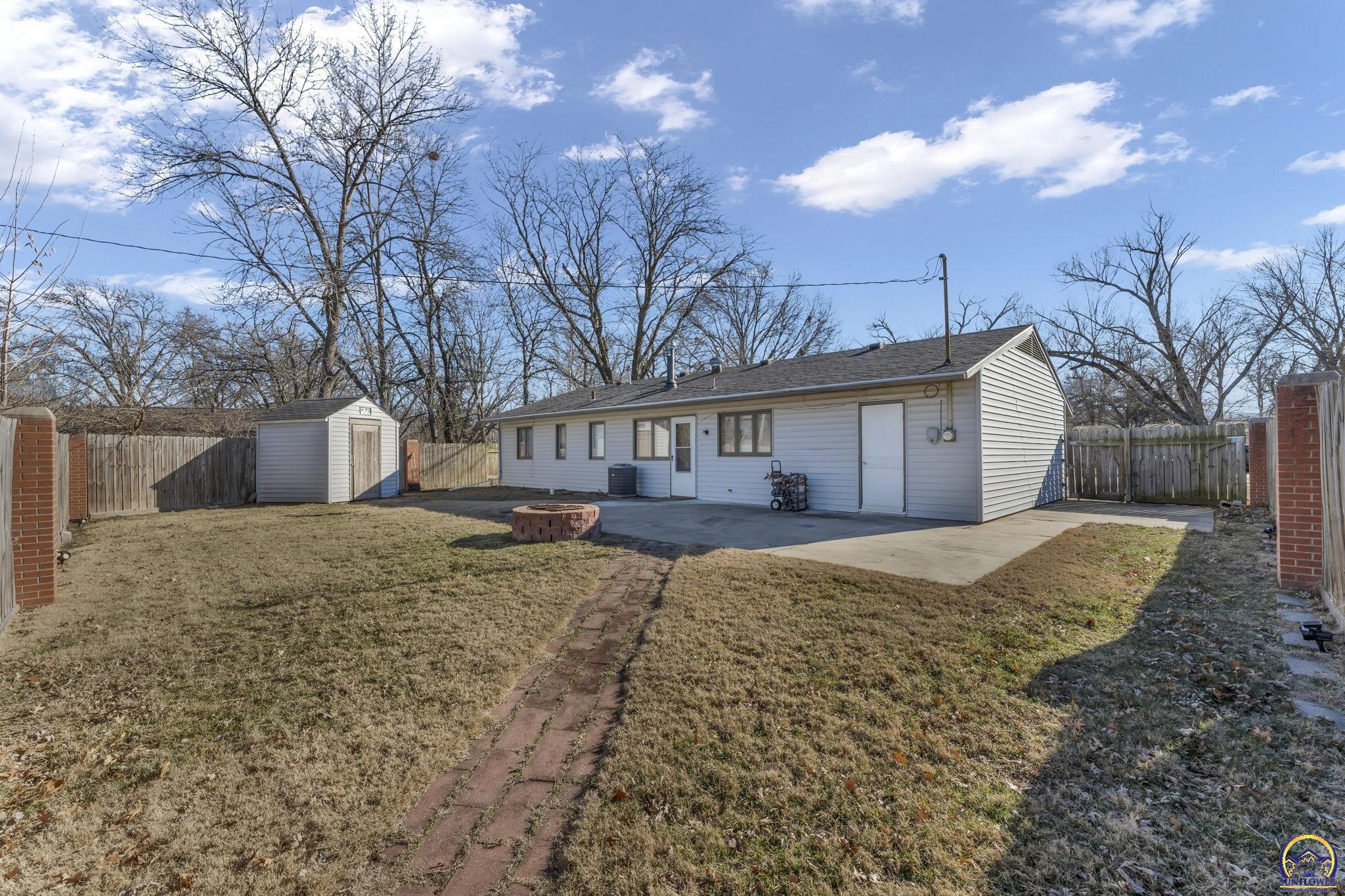 5512 Southwest 18th Terrace Topeka, KS 66604 - Photo 6 of 29