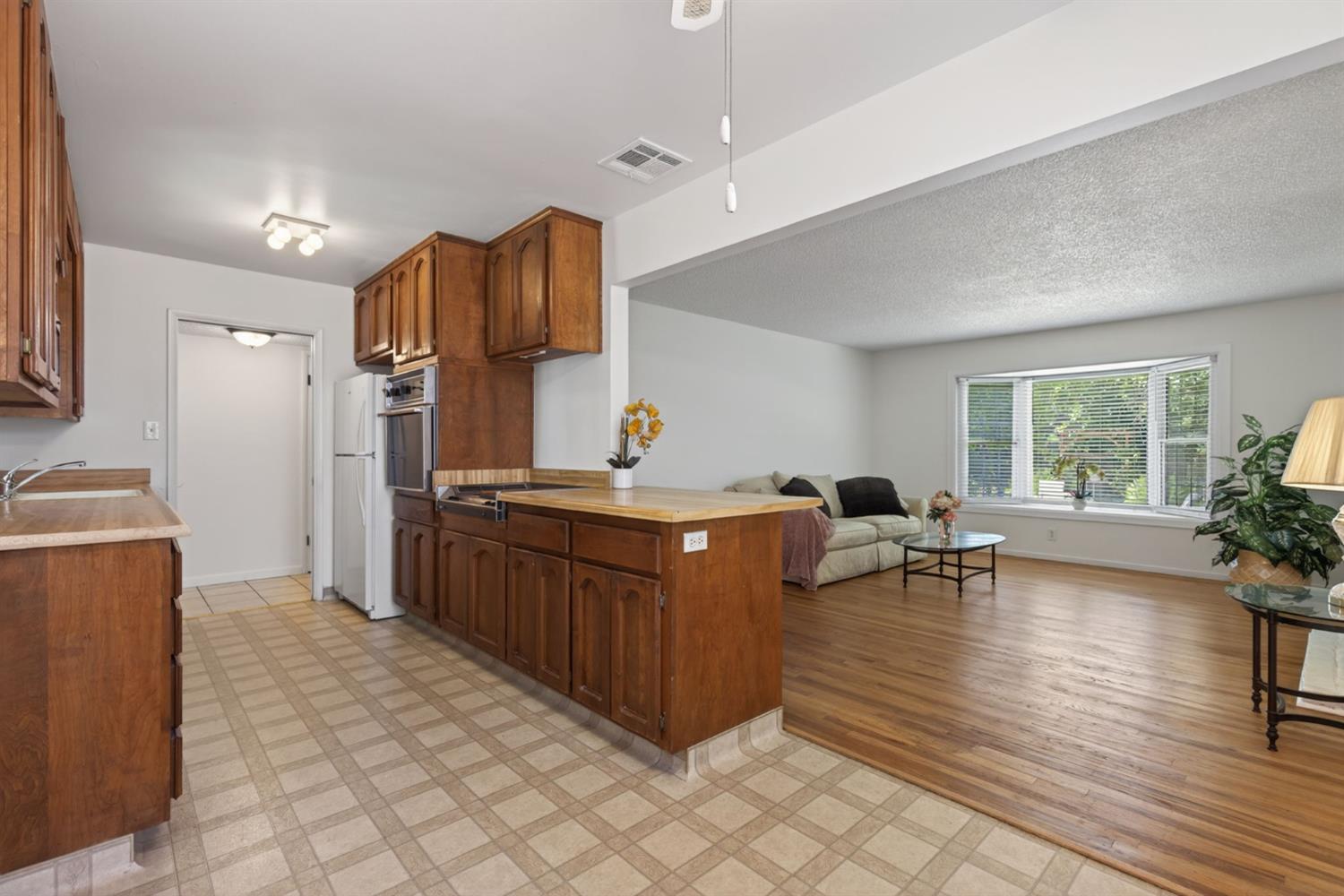3510 Ardmore Road Sacramento, CA 95821 - Photo 6 of 32