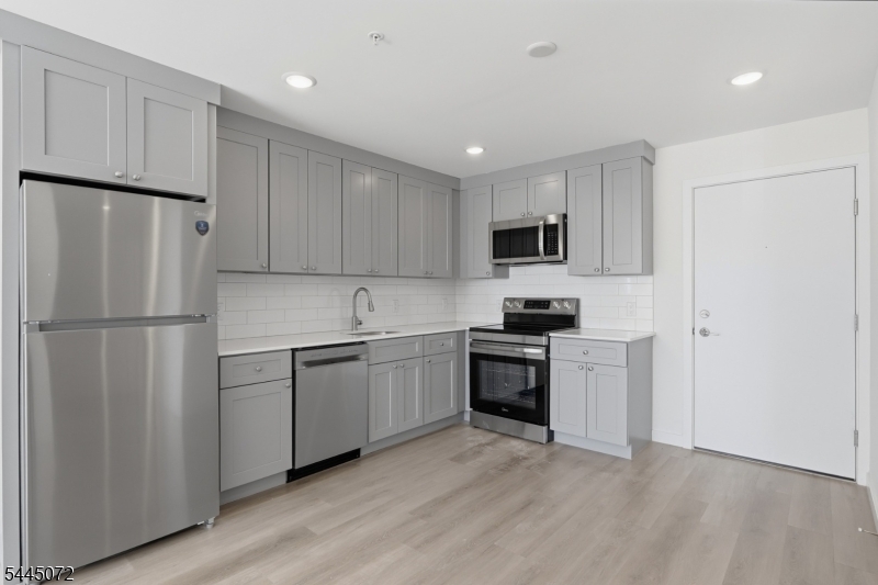 566 Springfield Avenue, Unit 202 Newark, NJ 07103 - Photo 5 of 11