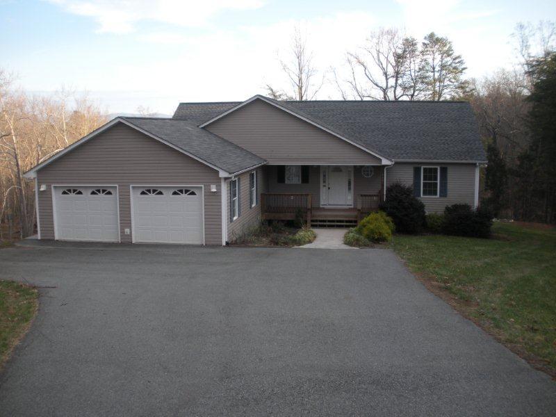 140 Stripers Landing Road Moneta, VA 24121 - Photo 1 of 25 View of Property