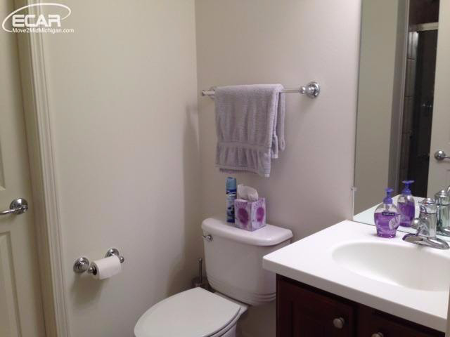 1156 Heatherwoode Road Flint, MI 48532 - Photo 13 of 28 21304475-12.JPG