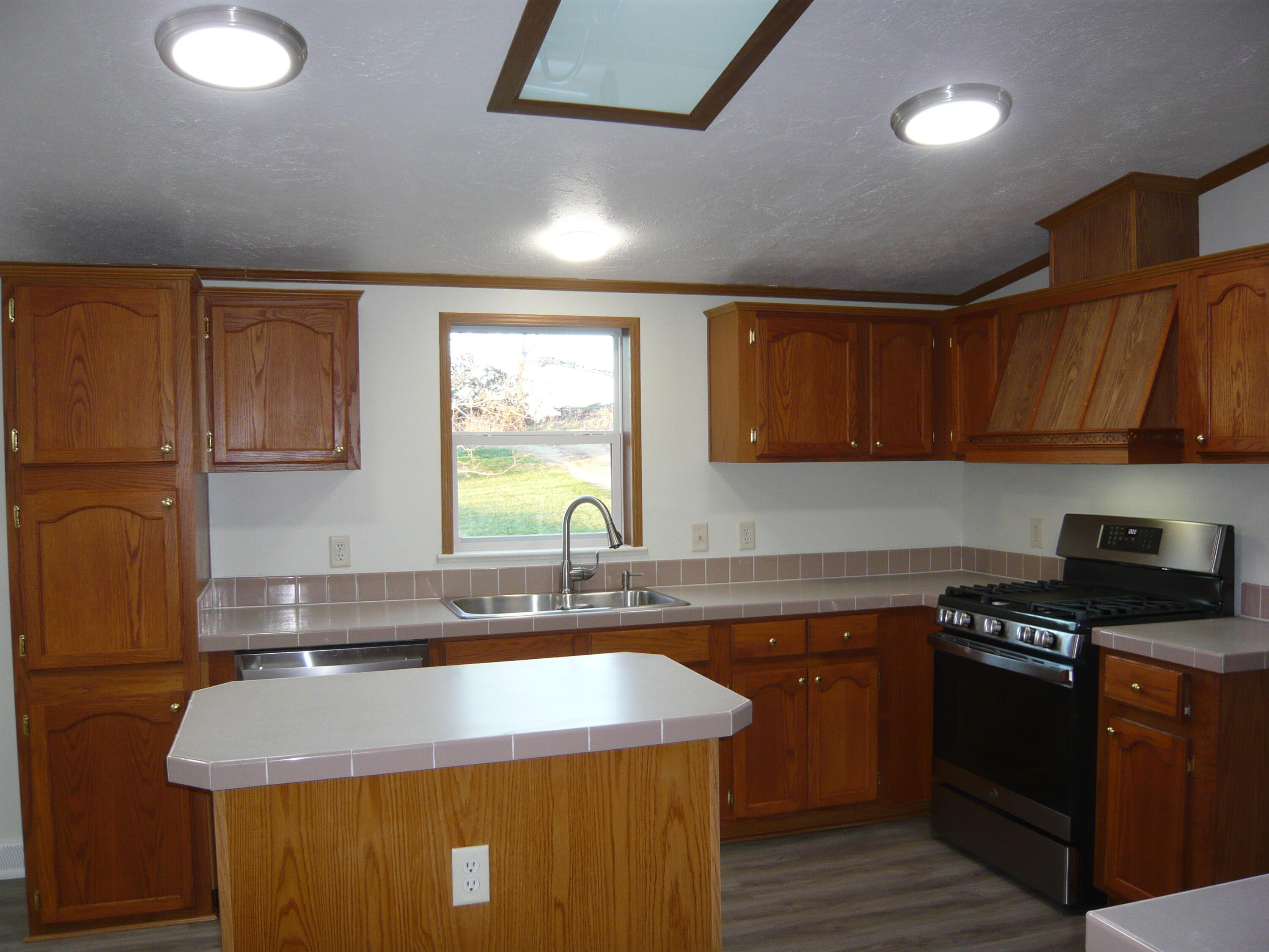 11625 King Road Concord, MI 49237 - Photo 4 of 28 P1050871