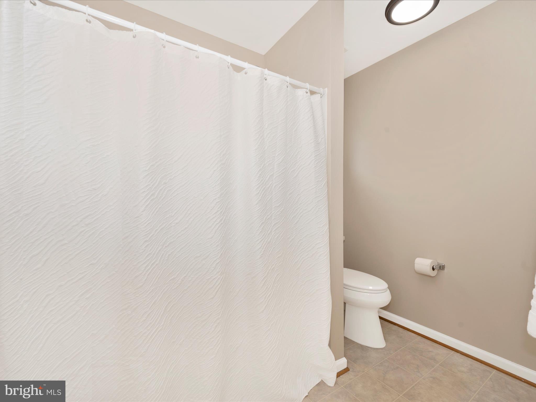 18845 Porterfield Way Germantown, MD 20874 - Photo 25 of 48 Primary Bathroom