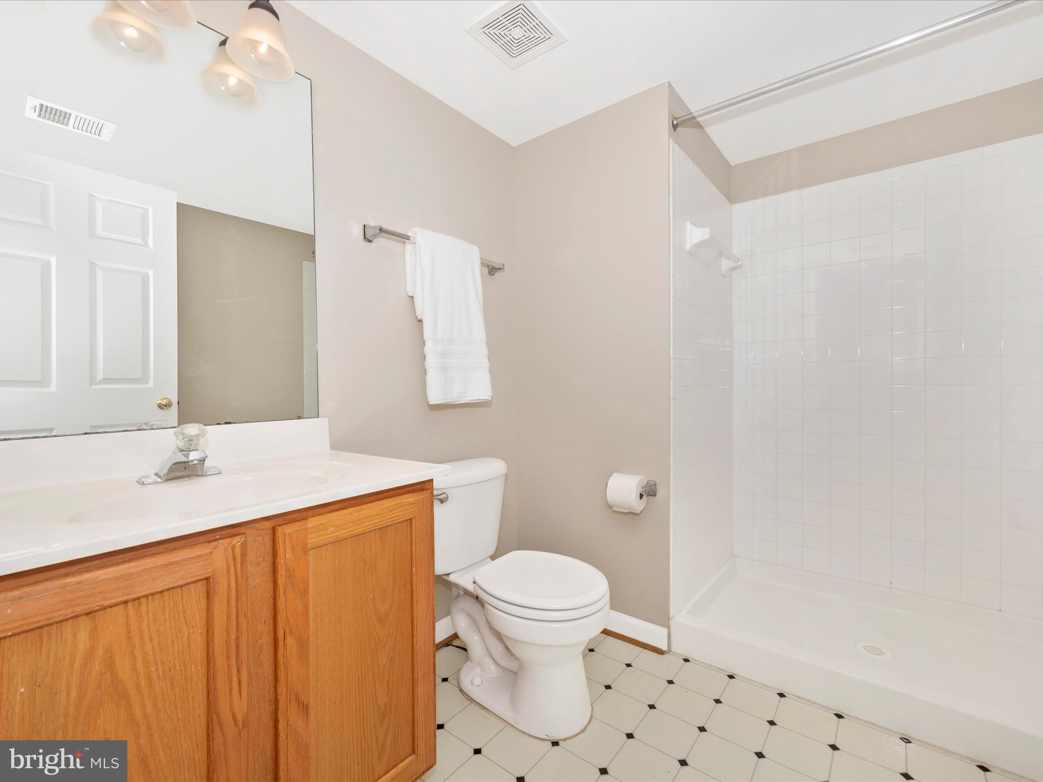 18845 Porterfield Way Germantown, MD 20874 - Photo 34 of 48 Full Bathroom l
lower level